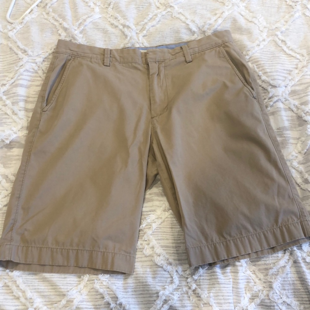 Men’s khaki shorts
